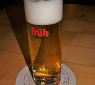 Süffiges Kölsch im Brauhaus Früh am Dom
