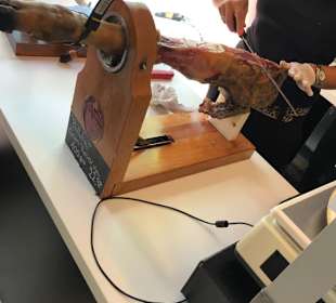 Schneiden des Schinkens