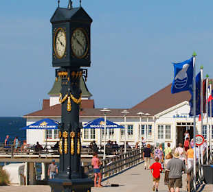 Ahlbecker Seebruecke und Uhr