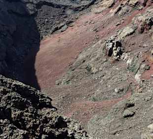 Fahrt durch die Landschaft der "Feuerberge"