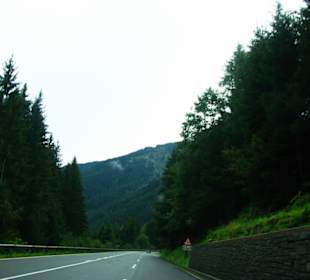 Sehr gute Straßenlage vor Ort