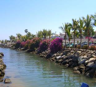 Flüsschen durch Puerto ins Meer
