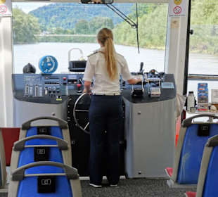 Blick auf den Steuerstand der Amadeus Salzburg