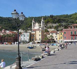 Bootssteg mit Blick a d Ort