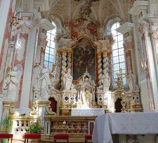 Blick in den Chorraum