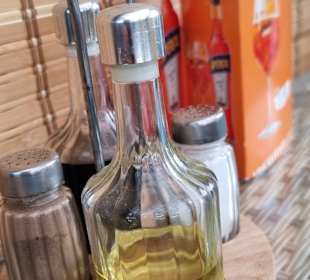 Salz und Pfeffer auf dem Tisch