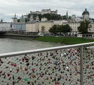 Auf dem Marko-Feingold-Steg (einst Makartsteg)