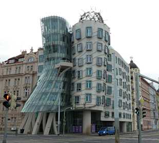 Tanzendes Haus, das Nachbarhaus