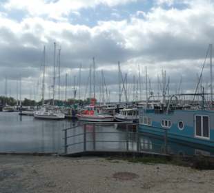 Bei einem Hafenbummel in Travemünde