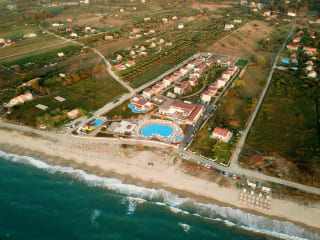 Almyros Beach Resort &amp; Spa
