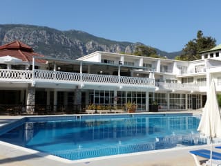 La Hotel &amp; Resort