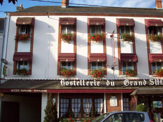 Logis Hostellerie Du Grand Sully