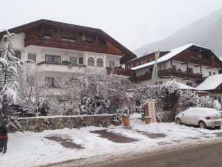 Alphotel Stocker