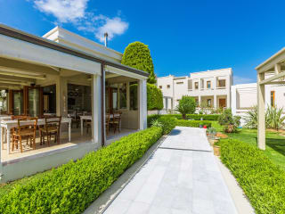Mikro Livadi Special Lodges