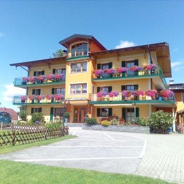 Hotels Neumarkt Am Wallersee Die Besten Neumarkt Am Wallersee Hotels Bei Holidaycheck Salzburger Land Osterreich