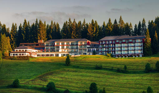Schwarzwald Wellnesshotel SAIGERHÖH I Spa Golf & Wandern über dem Titisee
