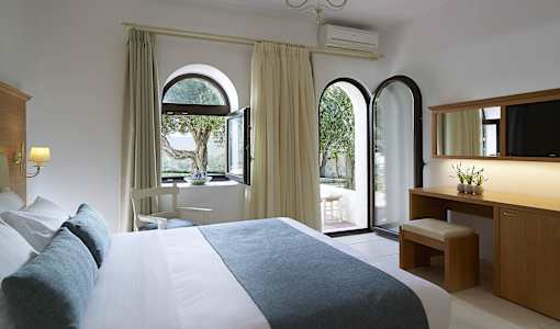 Coriva Beach Hotel & Bungalows