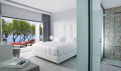 Dimitra Beach Hotel & Suites