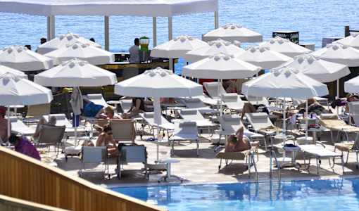 Azura Deluxe Resort & Spa Hotel