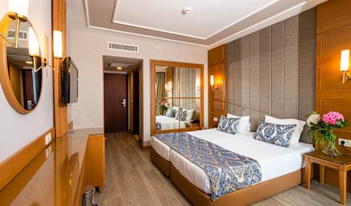 Royal Atlantis Beach Hotel