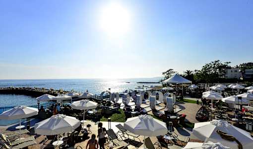 Azura Deluxe Resort & Spa Hotel