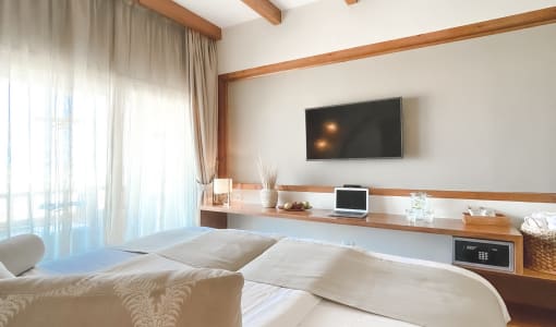 The Breakers Diving & Surfing Lodge