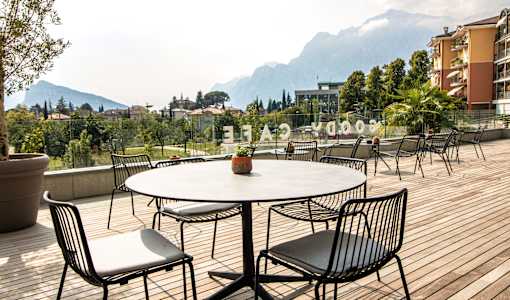 HOODY ACTIVE & HAPPINESS HOTEL