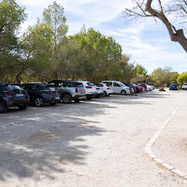 Schotterparkplatz direkt am Strand © HolidayCheck