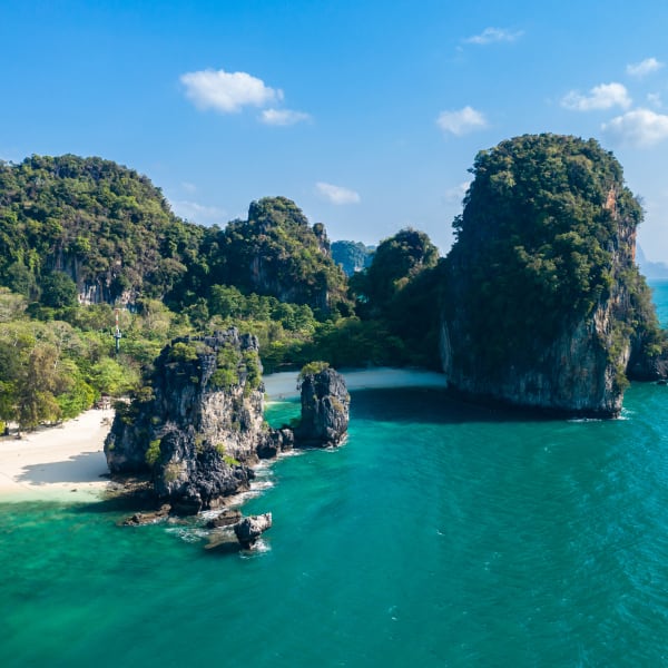 Hong Island, Krabi © Rabyesang/iStock / Getty Images Plus via Getty Images