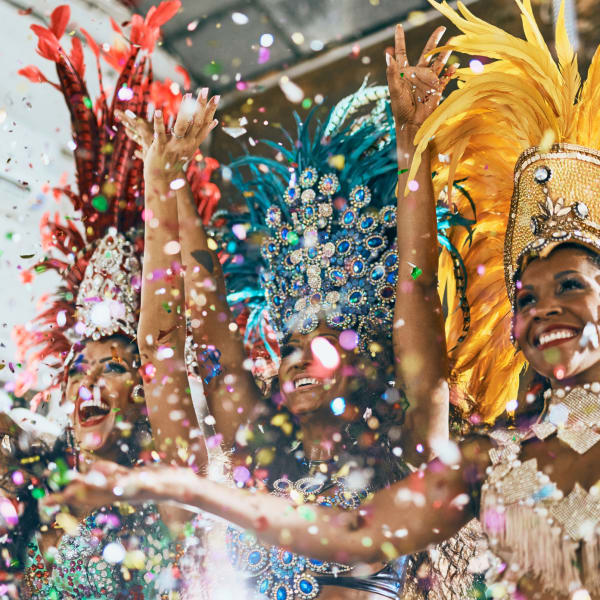 Karneval Kulturveranstaltung © PeopleImages/iStock / Getty Images Plus via Getty Images
