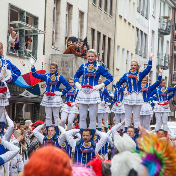 Karnevalsumzug, Köln © kaarsten/iStock Editorial / Getty Images Plus via Getty Images