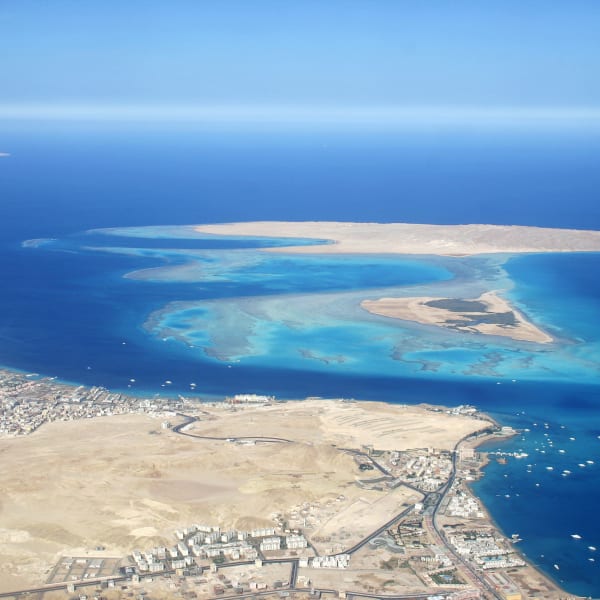 Luftaufnahme der Giftun Inseln vor der Küste von Hurghada, Ägypten © iStock.com/Wafue