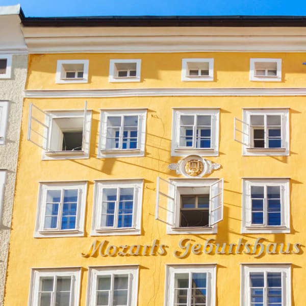 Mozarts Geburtshaus, Salzburg, Österreich © saiko3p/iStock / Getty Images Plus via Getty Images