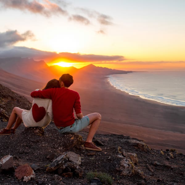 Paar auf Fuerteventura © RossHelen/iStock / Getty Images Plus via Getty Images