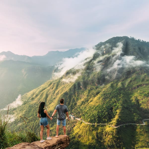 Paar im Gebirge, Sri Lanka © Mikhail Sotnikov/iStock / Getty Images Plus via Getty Images
