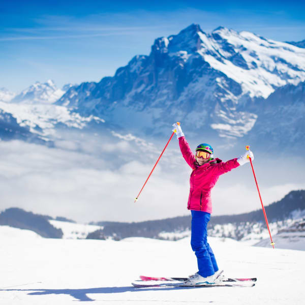 Skifahren in der Schweiz © FamVeld/iStock / Getty Images Plus via Getty Images