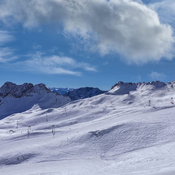 Skigebiet Garmisch-Classic, Bayern © pwmotion/iStock / Getty Images Plus via Getty Images