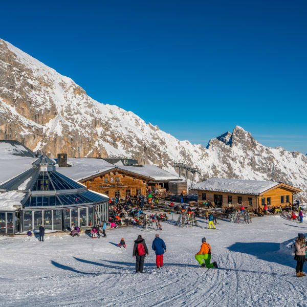 Skihotel in Garmisch-Partenkirchen, Bayern © holgs/iStock Unreleased via Getty Images