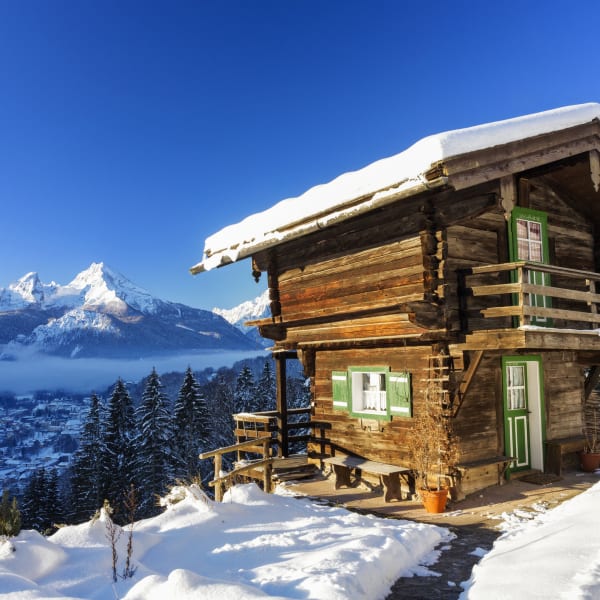 Skihütte in Oberbayern © DieterMeyrl/E+ via Getty Images