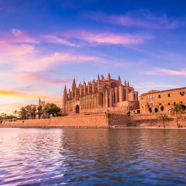Die Kathedrale von Palma bietet zum Sonnenuntergang ein tolles Bild. © powell83
