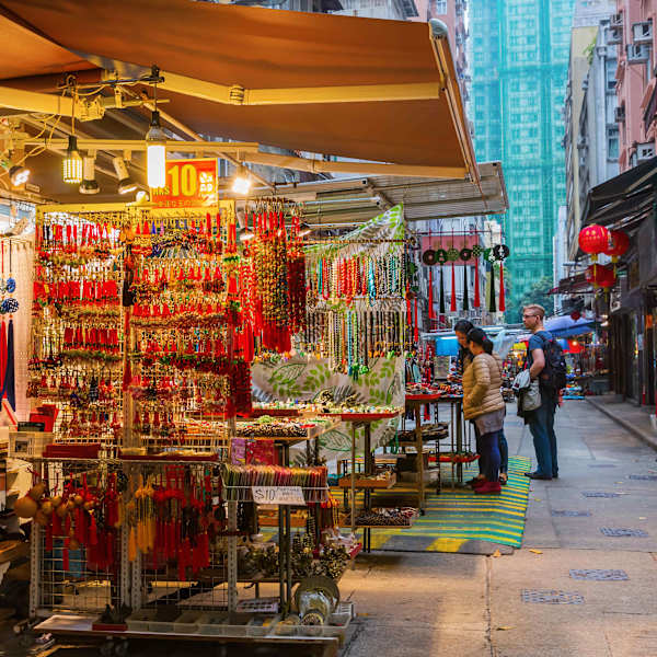 Souvenir Shops auf der Hollywood Road in Hongkong.