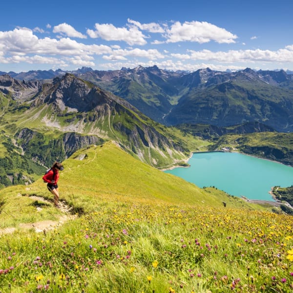 Blick auf den Spullersee im Lechtal in den Alpen, Österreich.