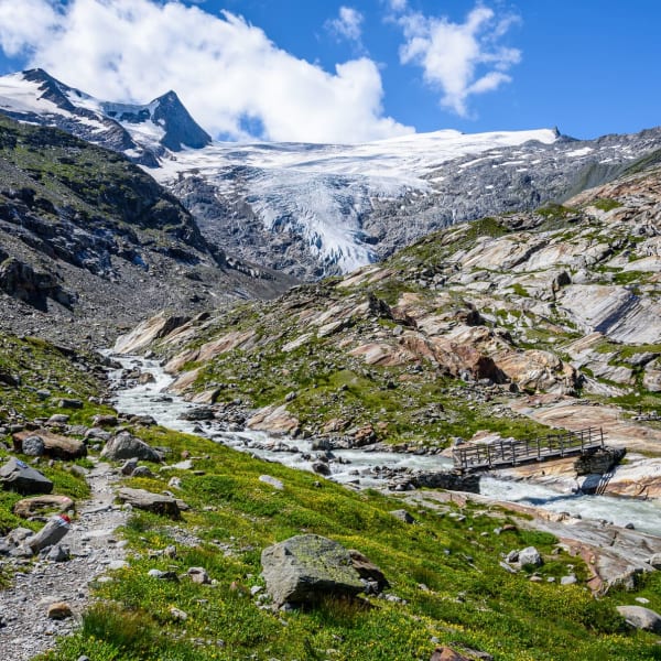 Der Innergschlossweg zum Großvenediger Gipfel im Nationalpark Hohe Tauern in Österreich.