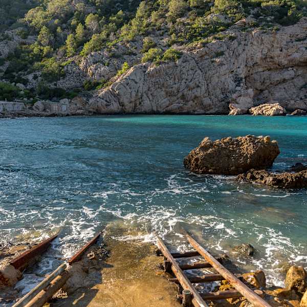 Weg in ein Gewässer hinein