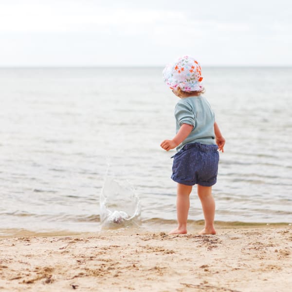 Auf Rügen fühlen sich auch die ganz kleinen Wohl © Adobestock/Ramona Heim