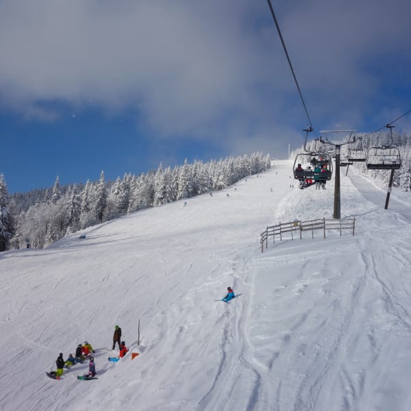 Berg Medvědín in Tschechien ©taken by Richard Radford/Moment via Getty Images