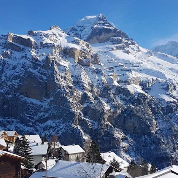 Mürren in der Schweiz ist der Protoyp eines typischen Bergdorfs.  © istock/Sibylle Kirchen