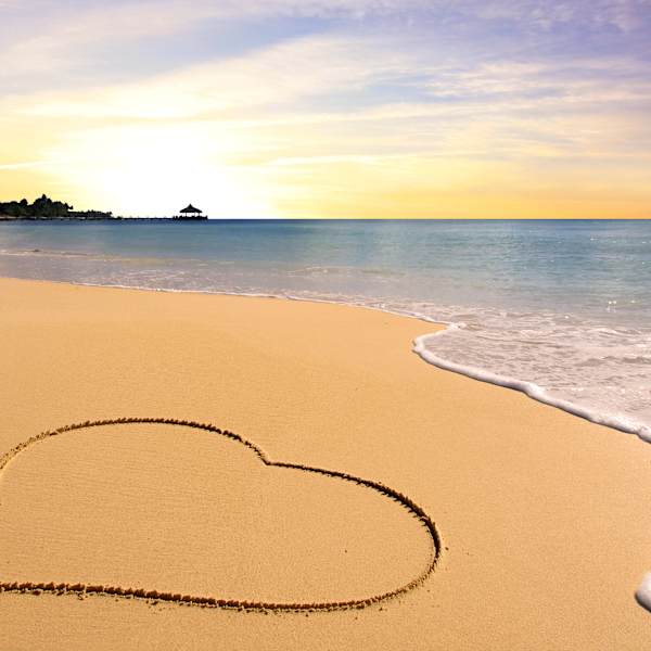 Ein Herz für Honeymooner – die Strände der Dominikanischen Republik sind wunderschön. © Phil_Good - stock.adobe.com