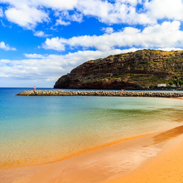 Praia de Machico, Madeira, Portugal © Adobestock/daliu