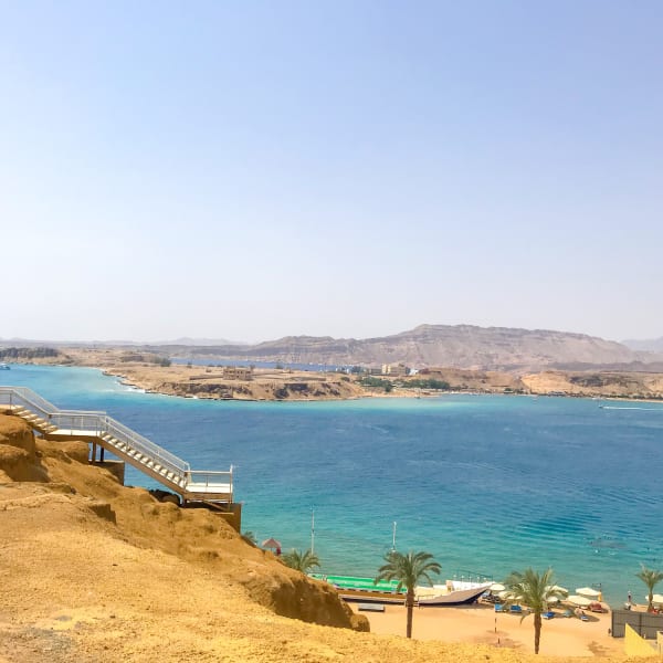 Strand und Wasser in Sharm El-Sheikh, Ägypten.